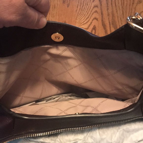 Michael Kors purse - Picture 9 of 11